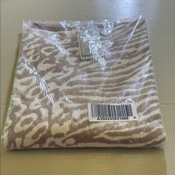 Barefoot Dreams Ultra Lite Ocean Breeze Poncho OS - Picture 2 of 4